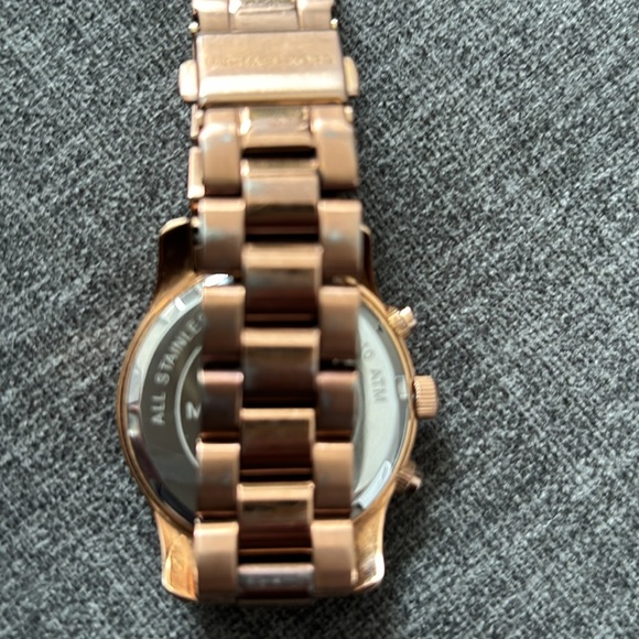 Michael Kors rose gold watch - Picture 5 of 5